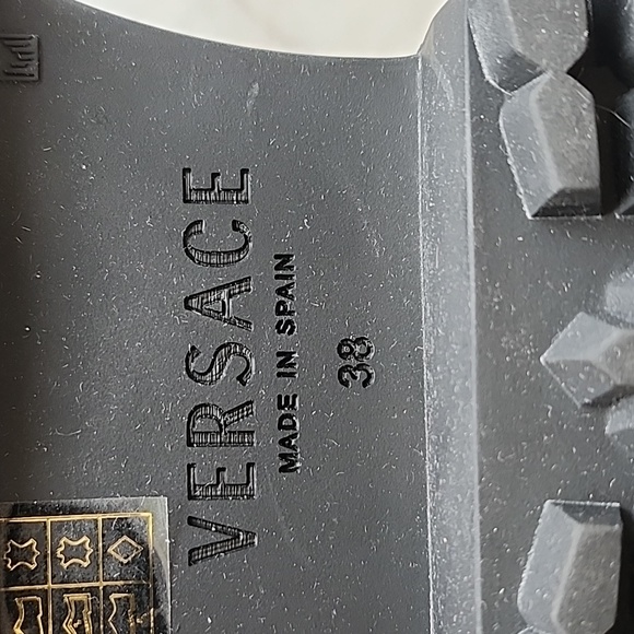 VERSACE BOOTIE H .RETAIL $1300.size 38 - Picture 5 of 13
